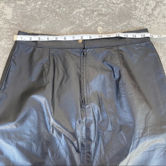 Vintage Black Leather Pencil Skirt - Picture 4 of 8